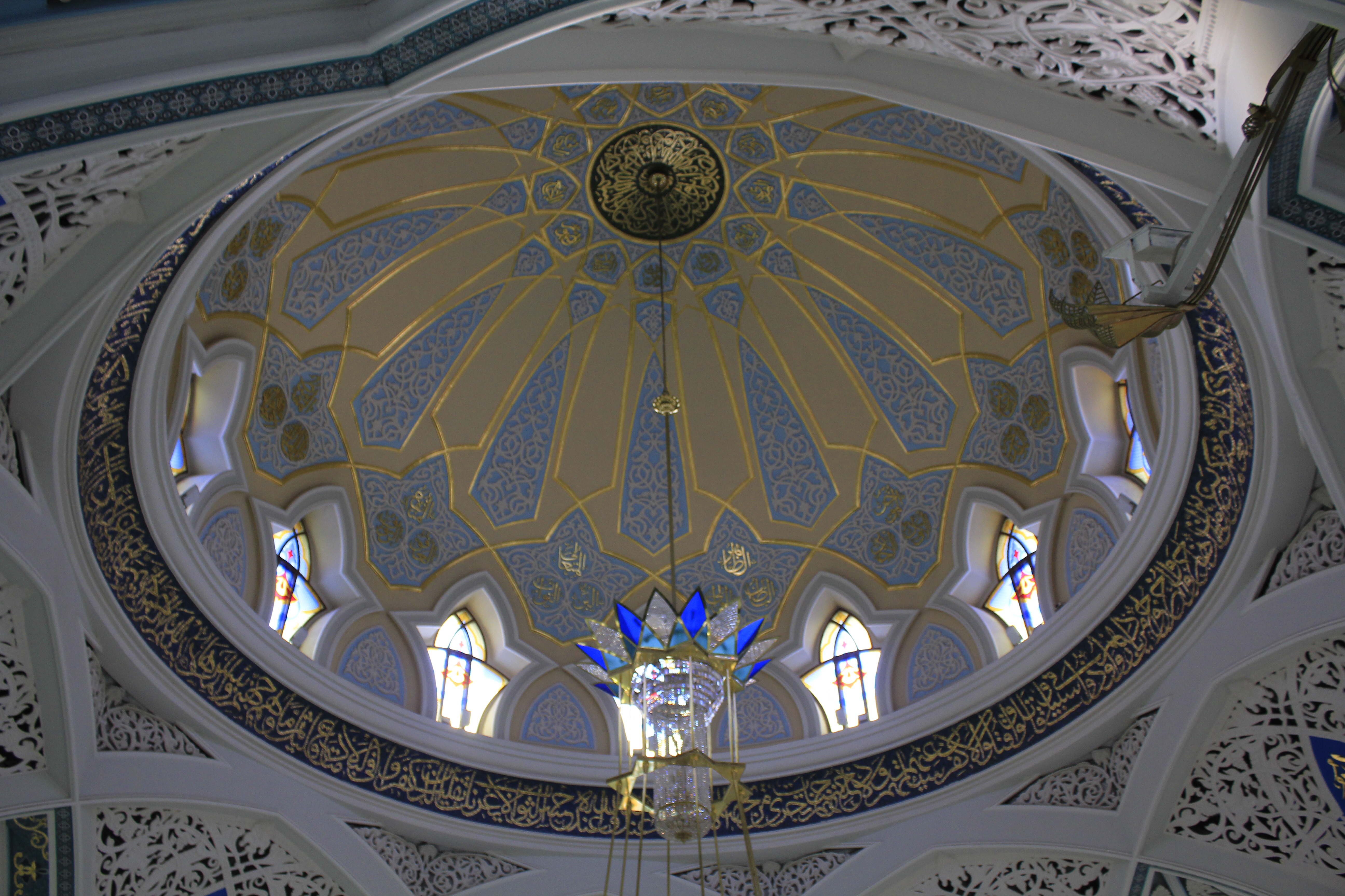 Ein Blick von Innen auf die Kuppel der Moschee