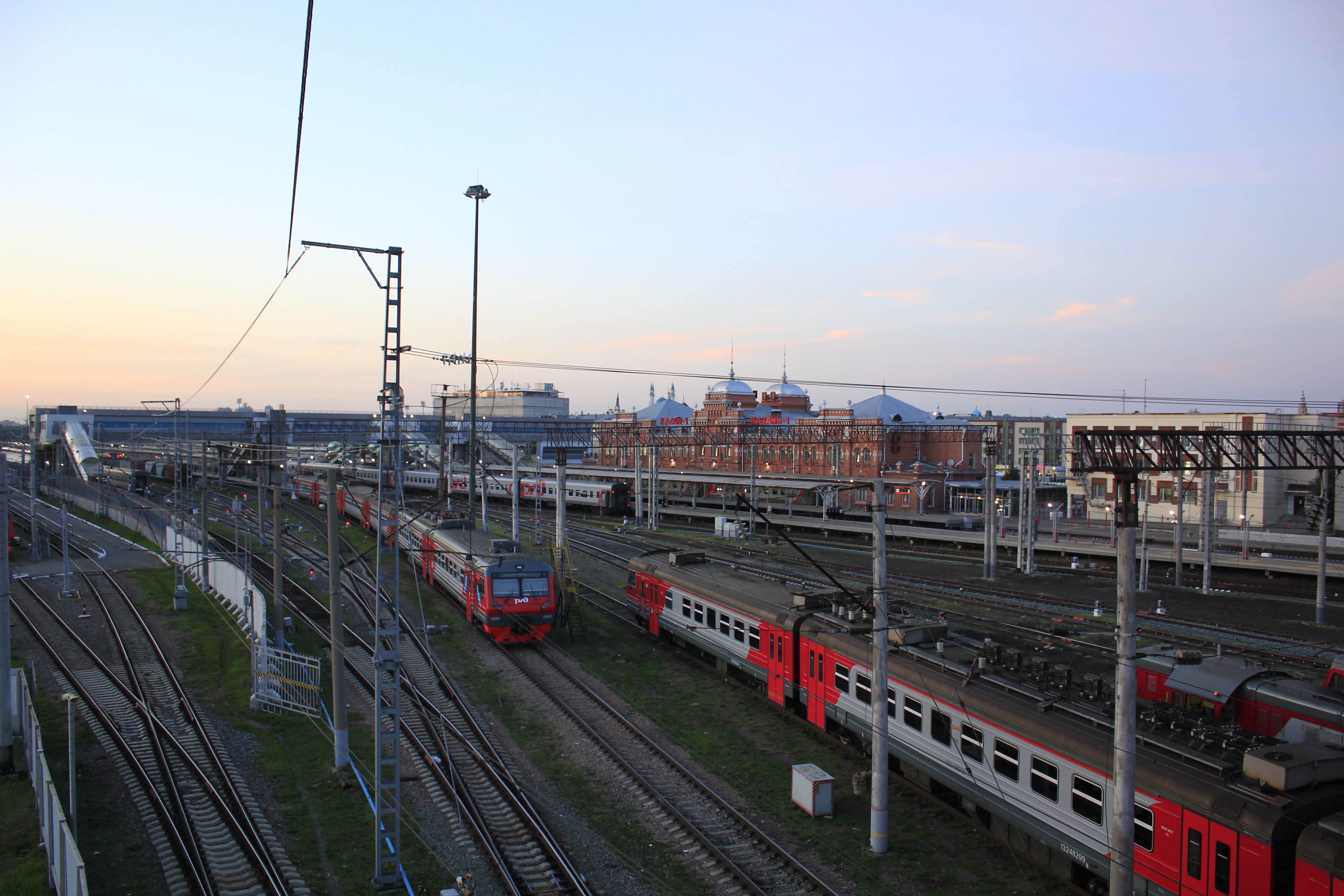 Der Bahnhof von Kasan im Abendlicht 